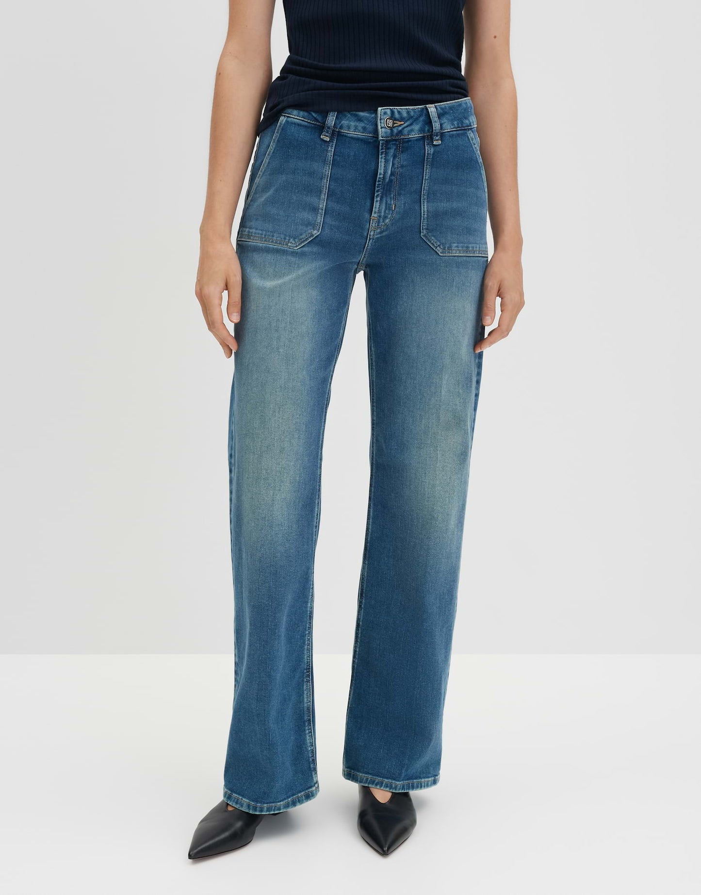 CARIE UTILITY Flared Jeans aus elastischem BCI Cotton Mix Mid Rise von SOMEDAY