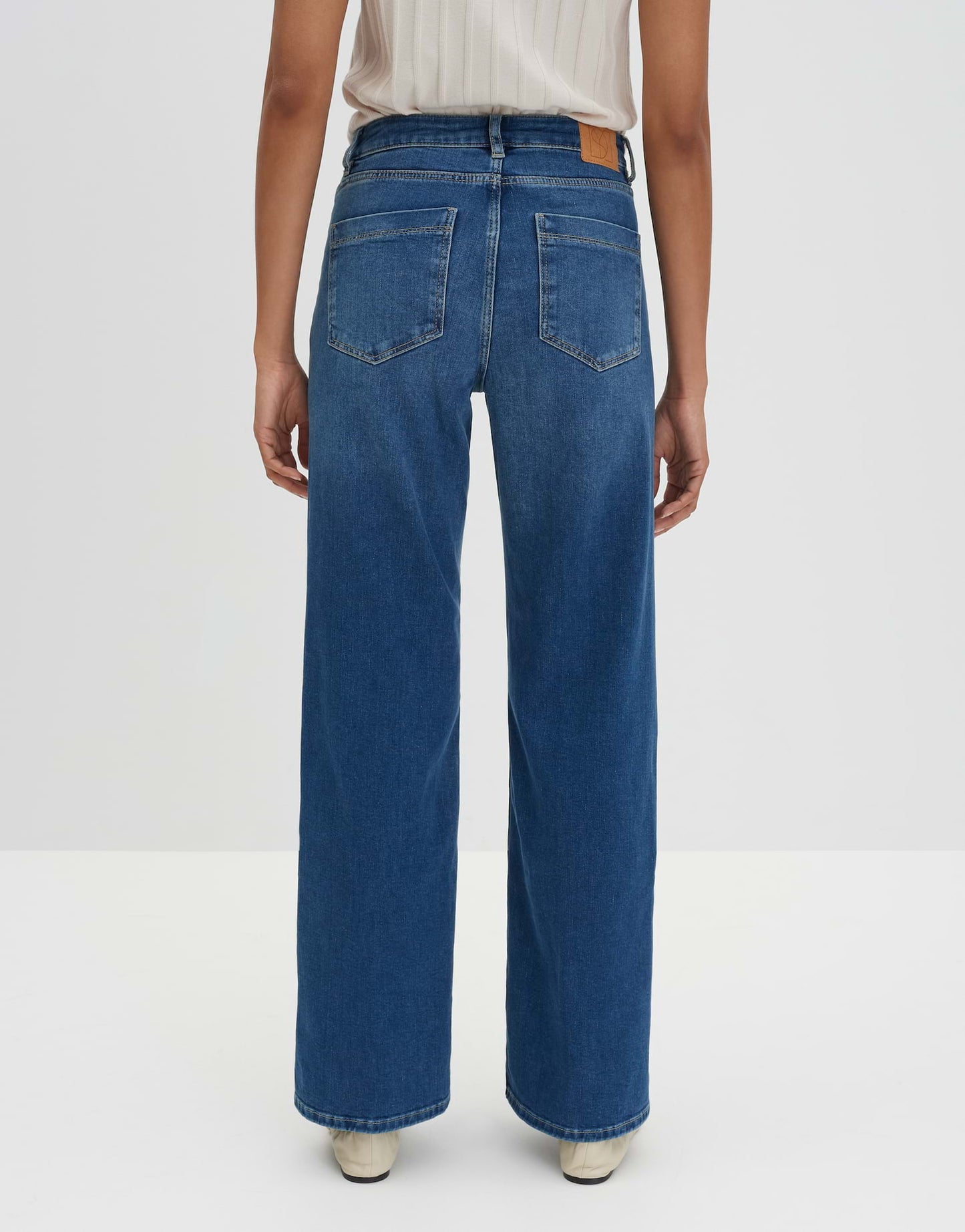 CARIE FRENCH Flared Jeans aus BCI Cotton Mix Mid Rise von SOMEDAY