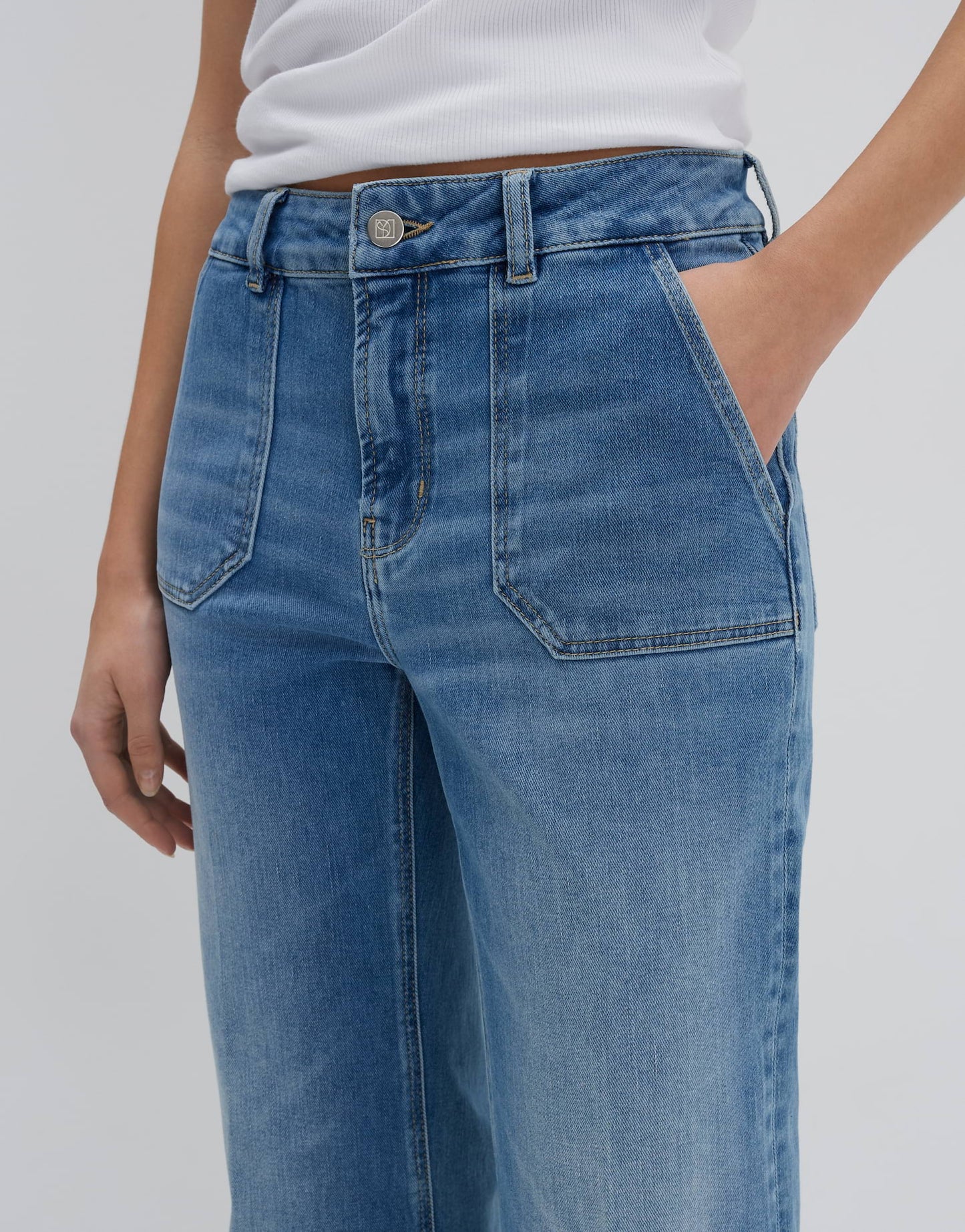 Long Flared Jeans CARIE UTILITY Mid Rise aus stretchigem BCI Cotton Mix von SOMEDAY