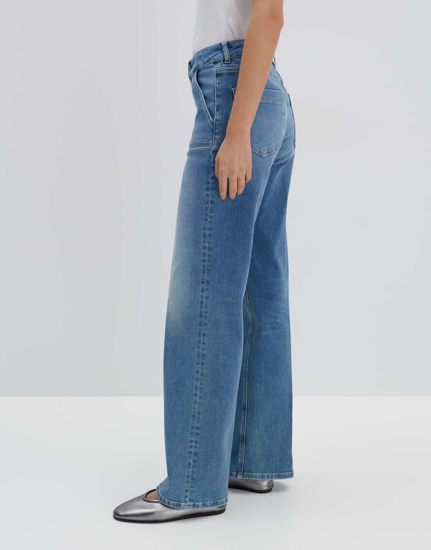 Long Flared Jeans CARIE UTILITY Mid Rise aus stretchigem BCI Cotton Mix von SOMEDAY