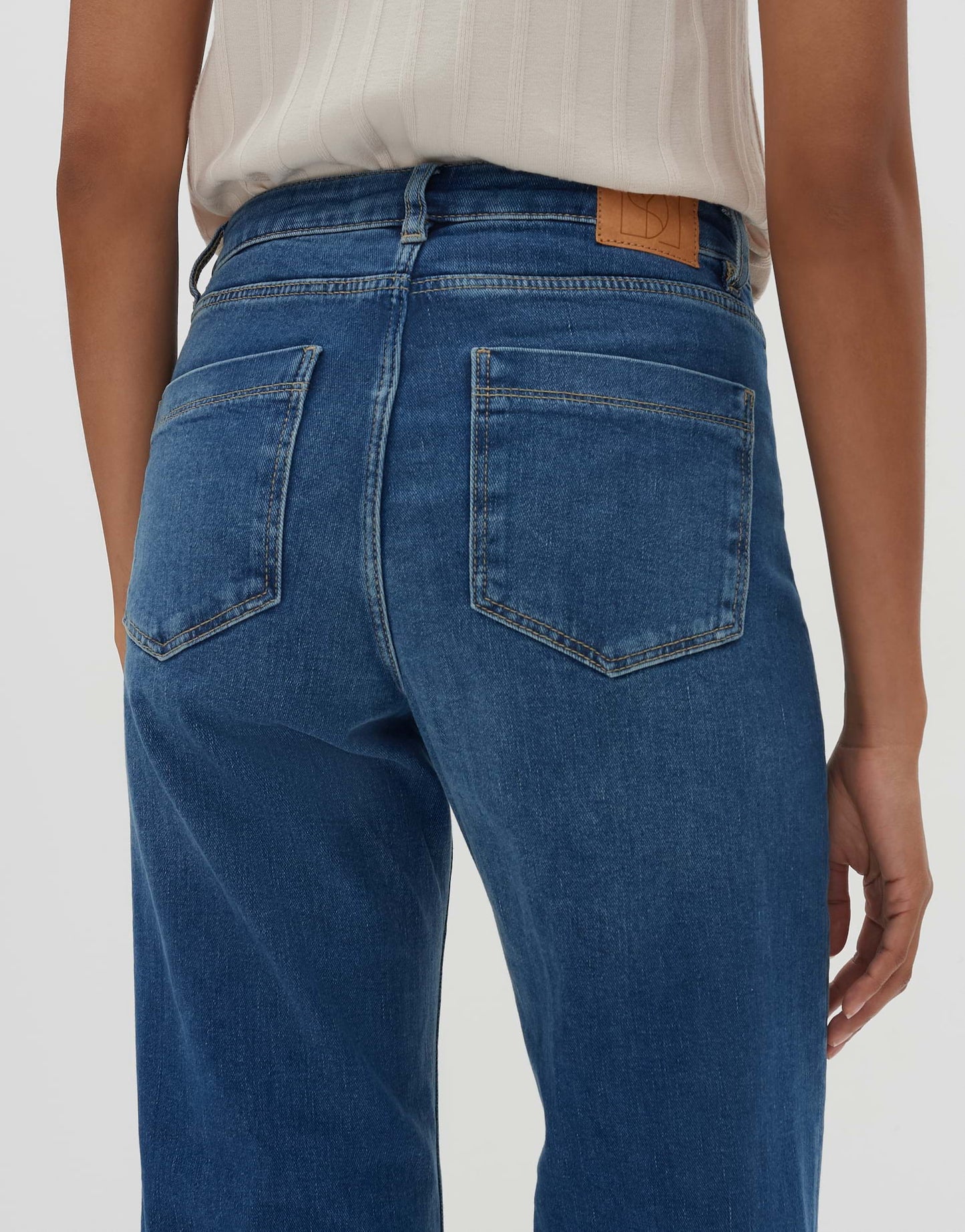 CARIE FRENCH Flared Jeans aus BCI Cotton Mix Mid Rise von SOMEDAY