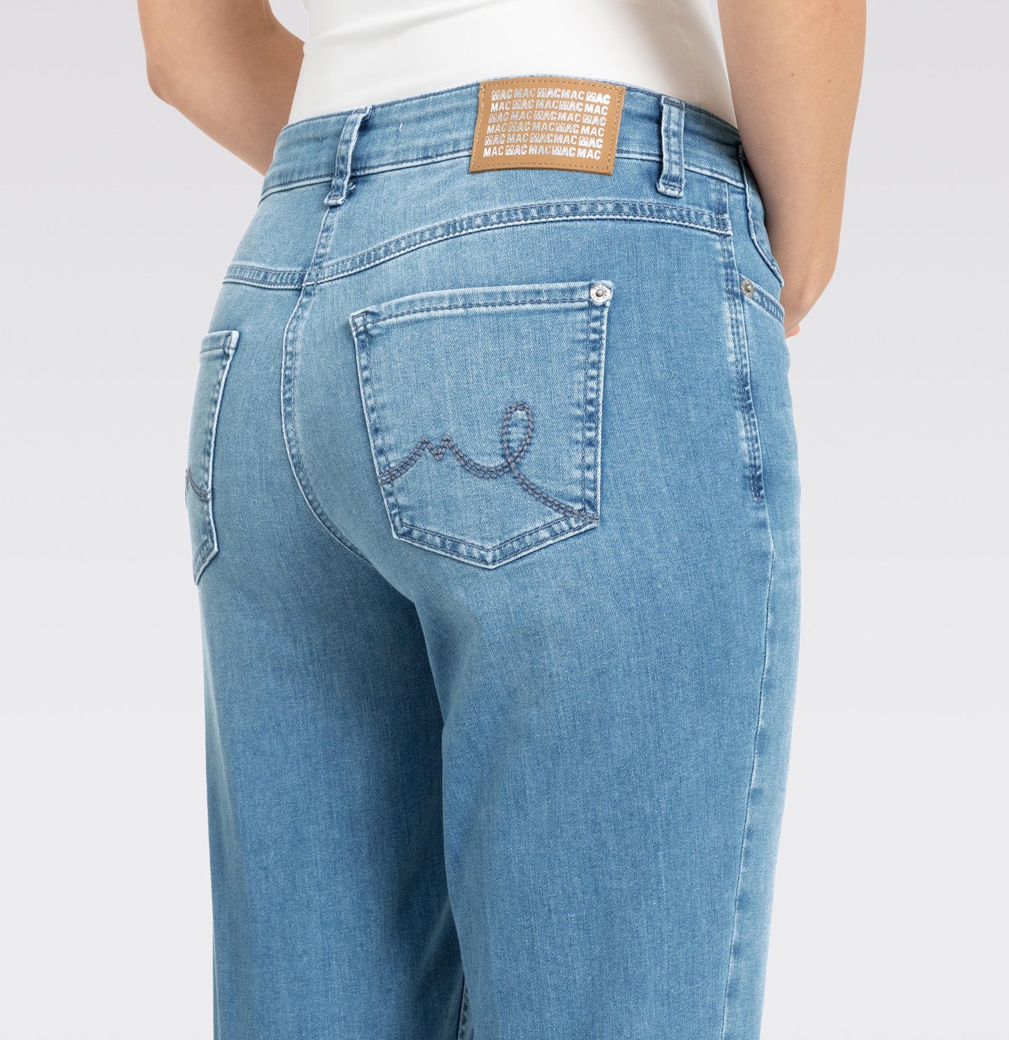 Verkürzte Flared-Jeans "Laura"  aus figurformendem Stretch Denim von MAC