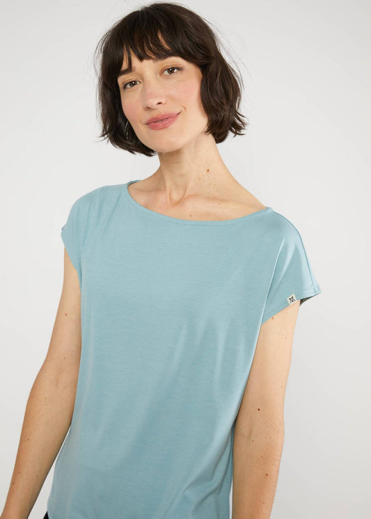 Shirt "Breezy Flowgirl" von BLUTSGESCHWISTER