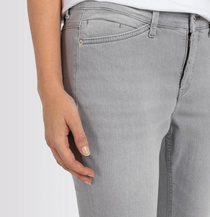 Figurformende Slim Jeans "Dream Summer" im leichten Modal-Mix von MAC