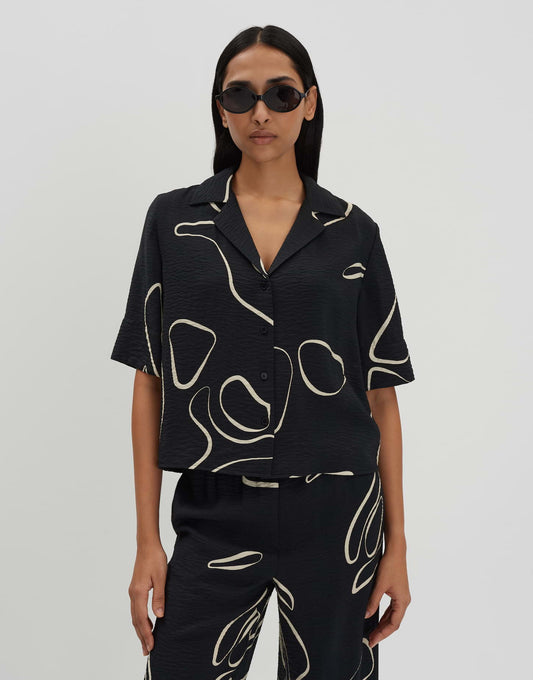 ZESORA Loose Printbluse mit abstraktem Printdesign von SOMEDAY